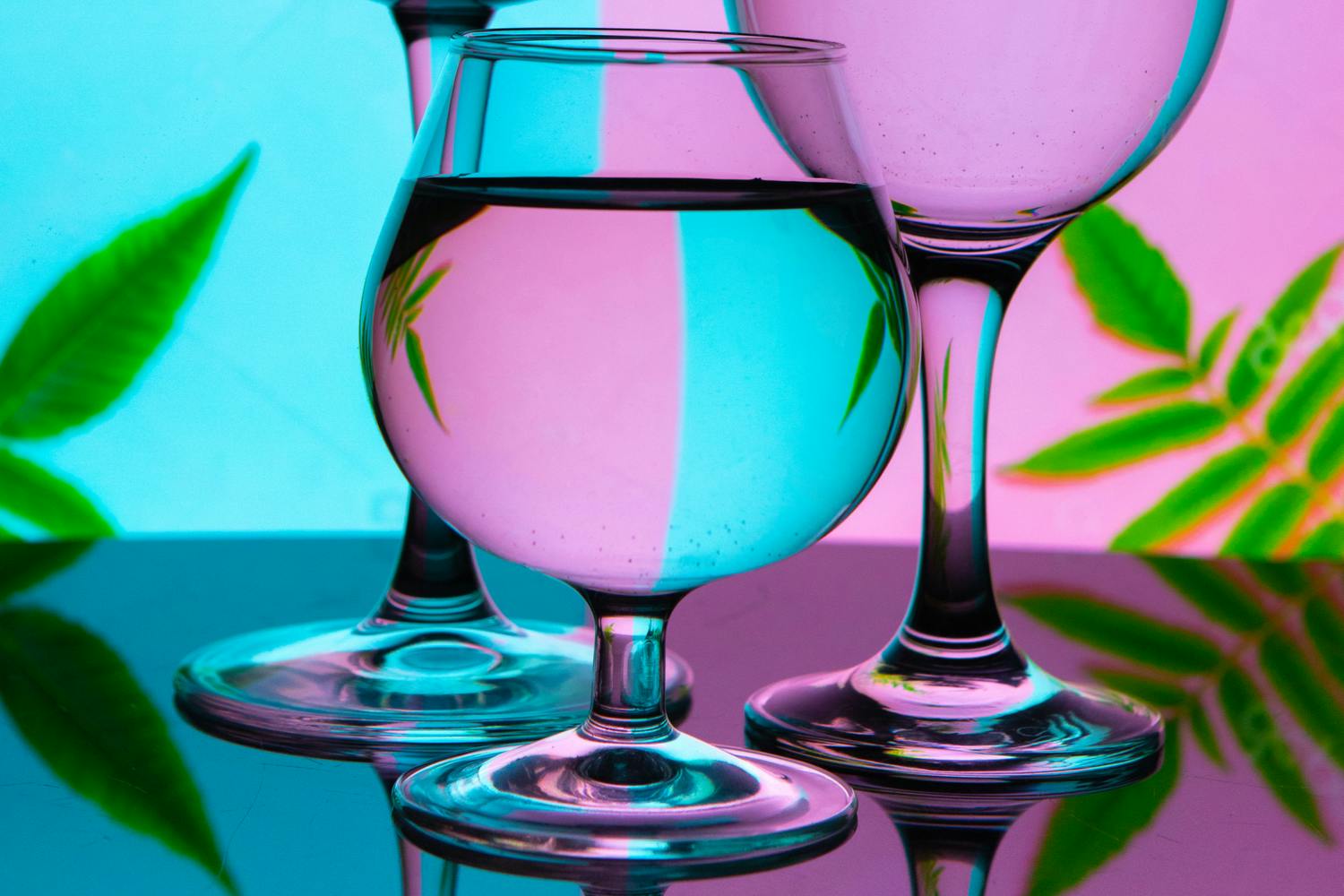 Lysets brytning i et vinglass